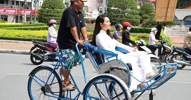 Going out in Saigon with Cyclo (Photo: Collectibles)